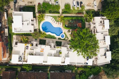 Image de Parakeet Paradise 2nd floor Condo with Rooftop