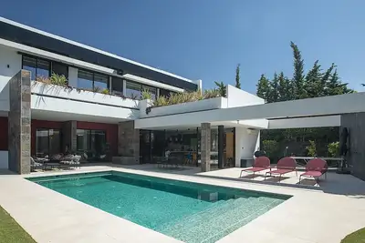 Image de Villa Amazonia - stunning designer villa in residencial area near the beach
