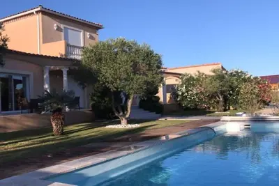Image de Villa contemporaine avec piscine