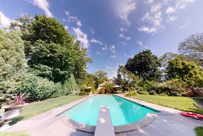 Gather the Family - Resort Style Retreat w\/ private Pool & Beach\/Boating access