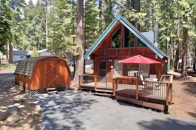 Image de Cozy Conifer Cabin in the Country Club at Lake Almanor