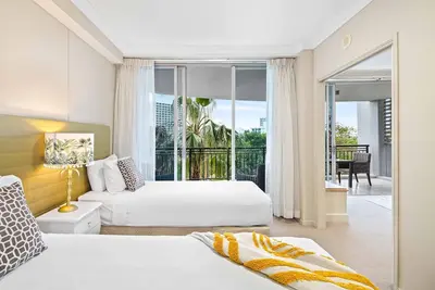 Image de Chevron Renaissance Garden View