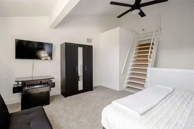 Image de Lake Austin Modern Farmhouse  Walk to the Lake