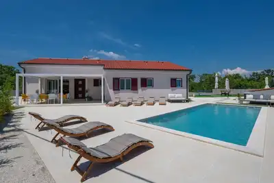 Image de Superbe maison Ă Mali Vareski