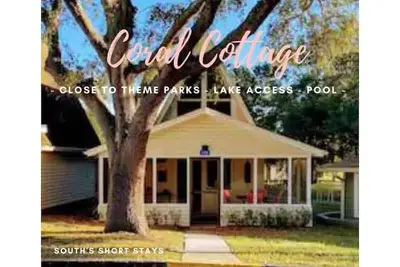 Image de Coral Cottage-Pvt lake & pool access Near theme parks w/porch