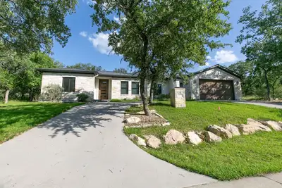 Image de Luxury 4 Bed 3 Bath Texas Hill County Horseshoe Bay Zero cleaning fee!