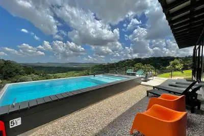 Image de Onyx Oasis: Pool, Fire Pit, Great Views, Sleeps 6