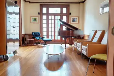 Image de Sophisticated elegant home in center of downtown