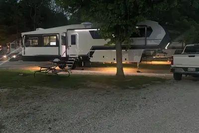 Image de Luxury Rv camping in Kennebunkport Me You must book a campground to rent this Rv
