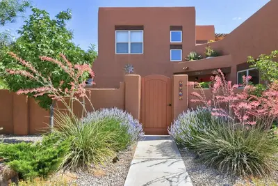 Image de Stunning Albuquerque Adobe house mins from Netflix studio