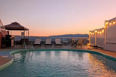 Image de Licensed • Private Pool • Sunset Views • 15 min to Downtown