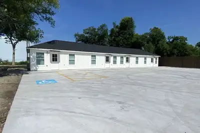 Efficiency Apartments \nNear All Refineries