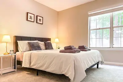 Image de New Bright 1br Apartment near the Avalon