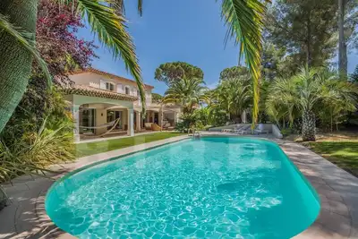 Image de Villa dans un domaine sécurisé à Grimaud