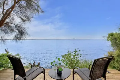 Image de Fabulous Waterfront House With Direct Lake Access