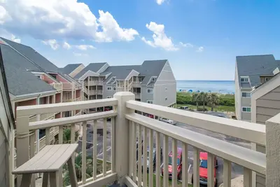 Image de Amazing Beach, Ocean Views From 3rd Fl Condo Deck, Large Communal Pool
