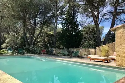 Image de Villa des Baumes, 8 hectares de domaine privé, avec piscine, en pleine Provence