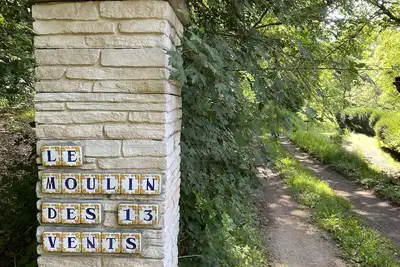 Image de Retraite Naturelle au Bord de la Rivière