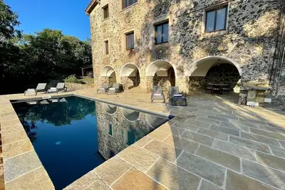 Image de Tranquil countryside property, with private swimming pool and terrace with views