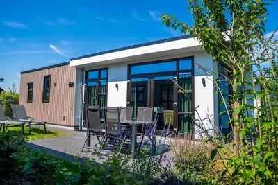 ✓ Module Special at Parc de IJsselhoeve ✓ Holiday home for 4 persons ✓ Located in Nieuwerkerk aan den IJssel (Zuid-Holland) ✓ Holiday park next to the IJssel ✓ Book directly through the park