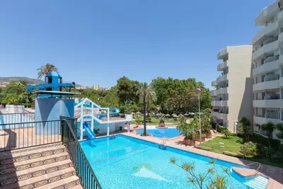 Image de Studio \"Benal Beach\" près de la plage avec piscine partagée et Wi-Fi