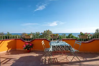 Image de Maison de vacances \"Appartamento Delle Sirene\" avec vue sur la mer, terrasse privée et Wi-Fi