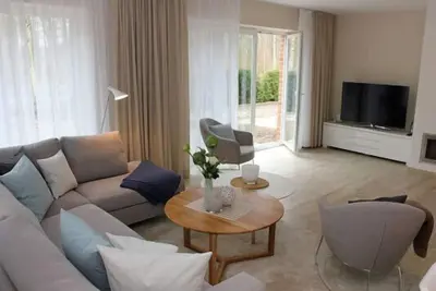 Image de Strandvilla mit 2 Terrassen und GrundstĂĽck in Strandnaher Lage