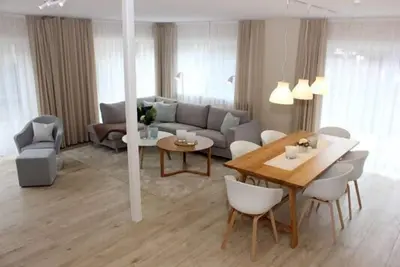 Image de Strandvilla mit Garten und Terrasse in Strandnaher Lage