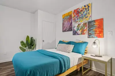 Image de Urban Chic Apartments Near Center City