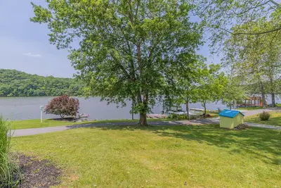 Image de Blackberry Bungalow- Waterfront, Claytor Lake Home with Dock