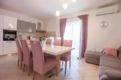 Image de Apartment with balcony, 5 min walking to the beach