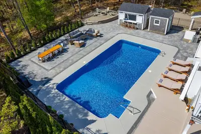 Image de Luxury Retreat w\/Heated Saltwater Pool