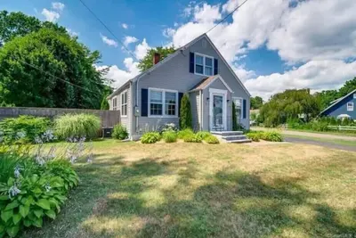 Image de Charming home, easy access - everything Branford. Super Host with 5-Star Rating