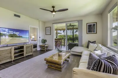 Stunning Pili Mai! 3 bd/3ba, ocean views and close to golf, beaches, shopping