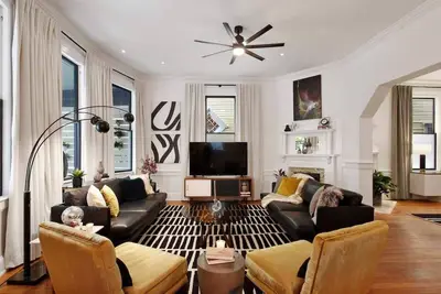 Image de Modern Luxe Sophistication, Near Forsyth