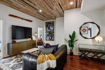 Image de Historic Savannah Condo  | Vibrant Nightlife