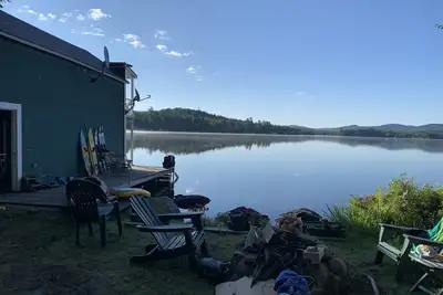 Image de Lake Front Indian Lake Adirondack Camp w/ Boathouse, Sundeck & Boats