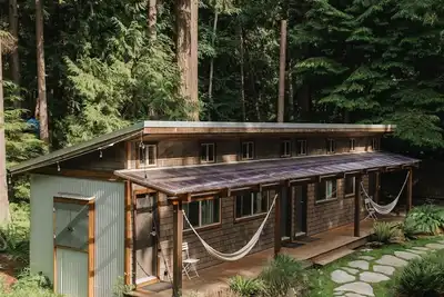 Image de Earth bunk 1 at the Savary Island Resort