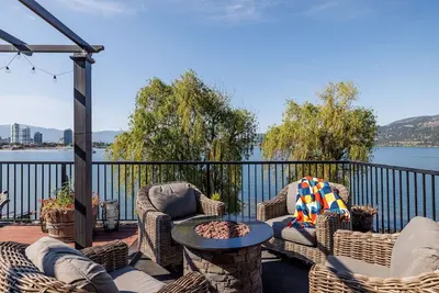 Image de Beautiful & Private Downtown Lakeside Space/King Bed/2 Patios/Bbq &Dog-Friendly!