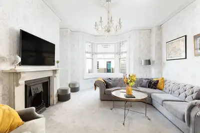 Image de Maison-Famille-Salle de bain privée séparée-Vue ville-Magnificent Townhouse
