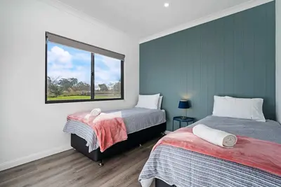 Image de Glenowrie Cottage - 1 King, 2 Singles - Farm Stay