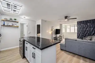 Image de Stylish 2 Bedroom in the Heart of Waikiki!