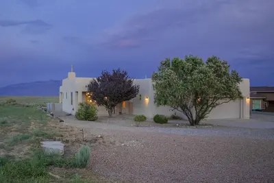 Image de Peaceful living, beautiful views for 30+ Days. Sleeps up to six.