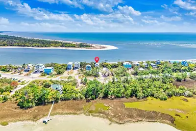 Image de Renovated! Beachfront on Ip, Dog Friendly w/ Boat Parking!
