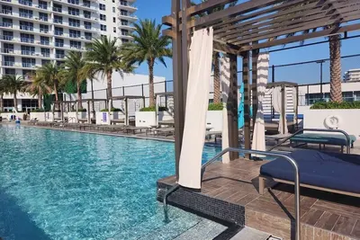 Image de Luxury Corner Unit With Intercoastal Views-Cs48