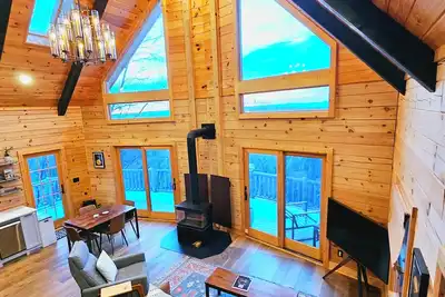 Image de Modern Mountaintop Log Home with Amazing Views!