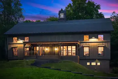 Image de Luxury Barn Retreat near Mohican River
