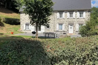 Image de Ferme Familiale Rénovée Dans un Village Tranquille