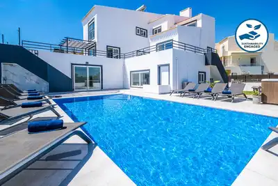 Image de Fabulous Villa, Sea Views, Cinema Room, Wifi, A/C, Heatable Pool, Jacuzzi & Bbq