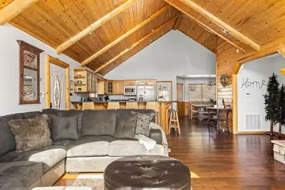 Image de Stunning Big Bear Retreat | Hot Tub | Arcade